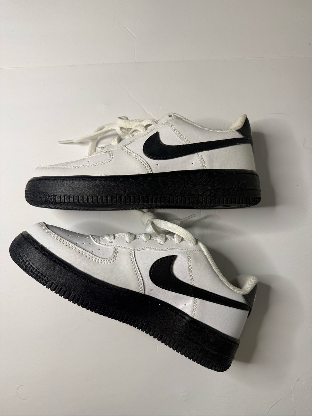 Nike Low-Top Sneakers White and Black